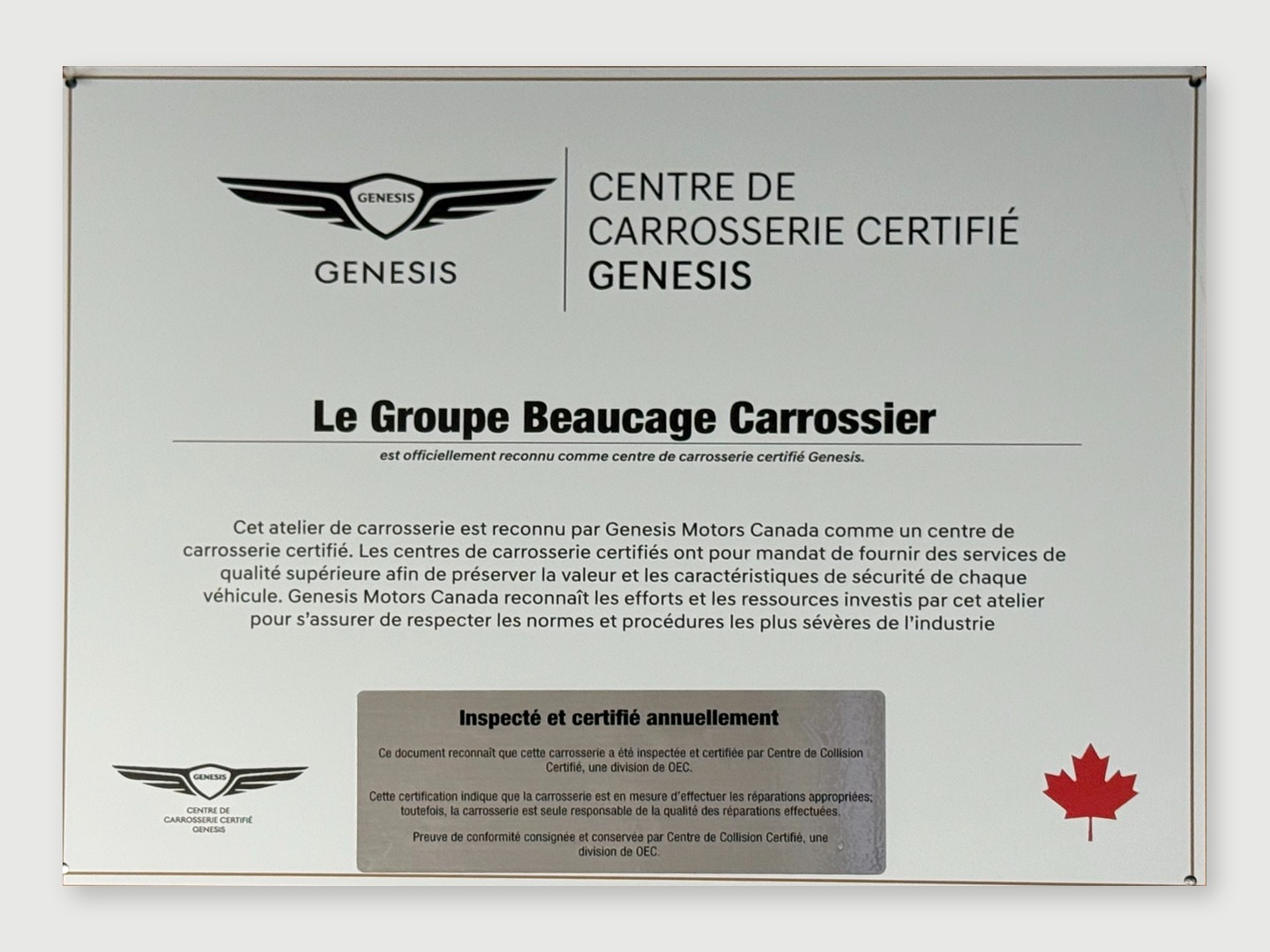 Plaque de certification Genesis remise à Beaucage Carrossier