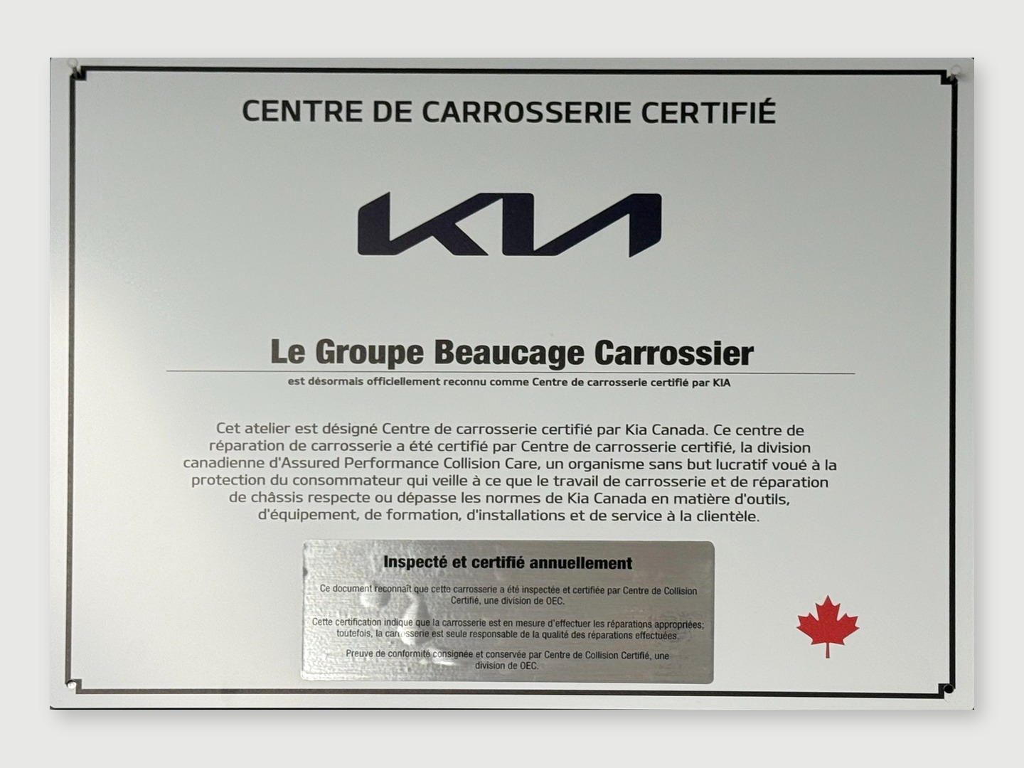 Plaque de certification Kia remise à Beaucage Carrossier